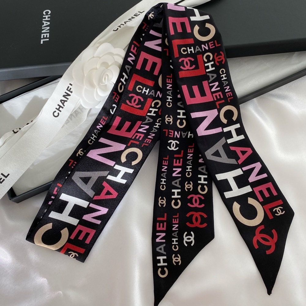 CHANEL Black and Pink Logo Scarf - Picture 13 of 16